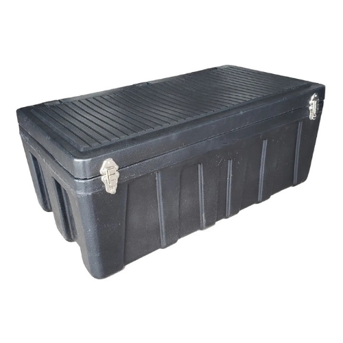 Baúl plástico para camionetas 4x4 resistente al agua y al sol, ideal para guardar herramientas y equipos.