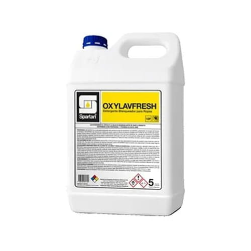 Detergente Oxylavfresh para ropa con acción blanqueadora a base de peróxido de hidrógeno.